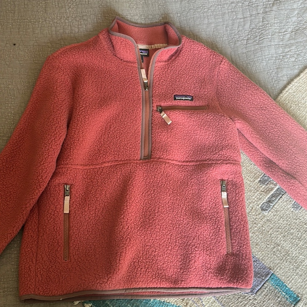 Patagonia half zip pullover with pockets